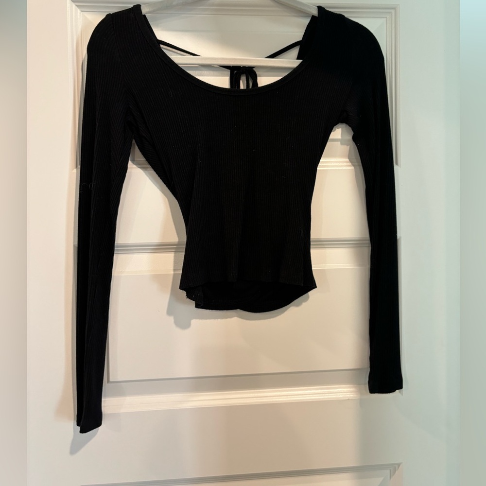 The Sang black top. Ties in the back. Tighter fit.